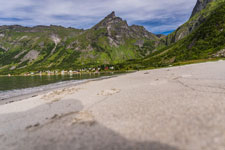 Steinfjord. Strand