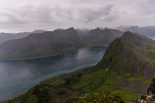 am Berg Husfjellet. Blick zum Steinfjorden