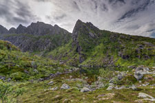 zum Berg Sukkertoppen. Am Grytvatnet