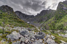 zum Berg Sukkertoppen. Schlucht