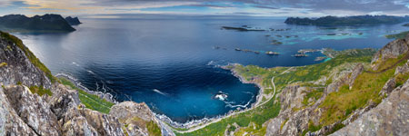 am Berg Sukkertoppen. Blick zum Bergsfjorden