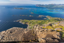 am Berg Sukkertoppen. Blick zum Bergsfjorden