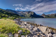 Blick zum Berg Kvænan
