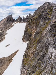 Blick zum Berg und nördlichen Abhang Kvænan