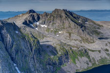 am Berg Lonketind. Gebirge Senjehesten
