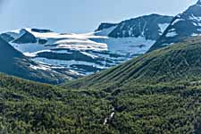 Berge und Fluss