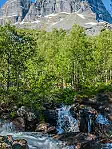Berg Skarfjellet und Flus Fluo