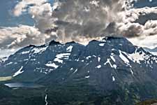 Wolken über dem Berg Skarfjellet