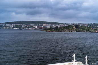 Larvik. Blick von Fähre. Larvik-Kirche