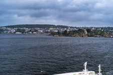 Larvik. Blick von Fähre. Larvik-Kirche
