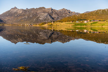 Malnesfjorden. Insel Langøya