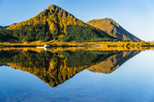 Sørvågvatnet. Insel Langøya