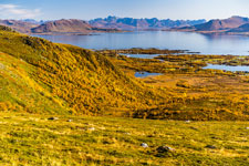 Zum Berg Veten (Bø). Insel Langøya