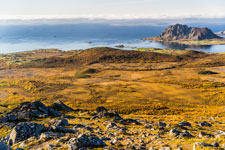 Am Berg Veten (Bø). Insel Langøya