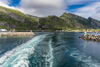 Fähre: Moskenes-Bodø. Hafen Moskenes
