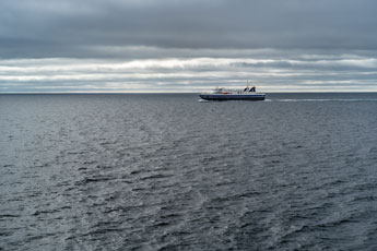 Fähre: Moskenes-Bodø. Eine Autofähre