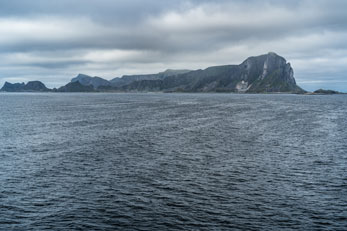 Fähre: Moskenes-Bodø. Insel Værøy