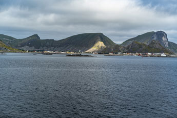 Fähre: Moskenes-Bodø. Insel Værøy