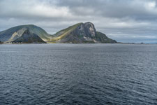 Fähre: Moskenes-Bodø. Insel Værøy