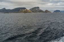 Fähre: Moskenes-Bodø. Insel Værøy