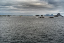 Fähre: Moskenes-Bodø. Insel Røstlandet. Fernblick