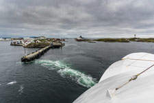 Fähre: Moskenes-Bodø. Insel Røstlandet. Hafen