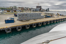 Fähre: Moskenes-Bodø. Im Hafen Bodø. Anlegen