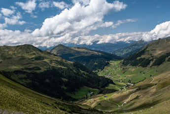 Madrisa Rundtour. Blick zum  St. Antönien