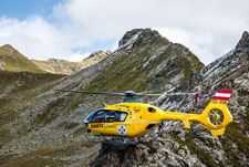 Madrisa Rundtour. Am St. Antönier Joch. Rettungshubschrauber am Einsatz