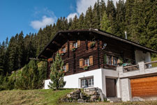 Madrisa Rundtour. Dorf Schlappin. Ein Haus