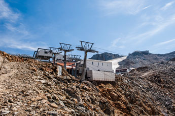 Ötztaler Alpen. Liftanlagen des Skigebiets