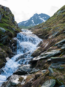 Föllenbergbach und Ahornspitze