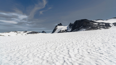 Вид с ледника Bohrsbreen на гору Lodalskåpa